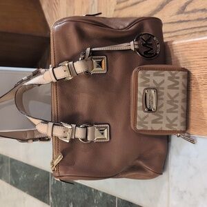 Michael Kors Bundle. Satchel And Wallet. EUC 11 X 8 X 7